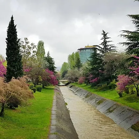 아파트 Views Blloku - Center 티라나